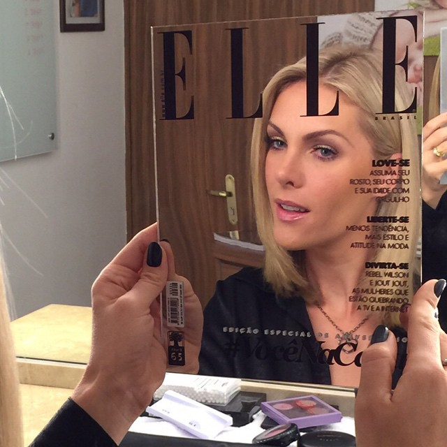 Edição especial da Elle tem capa com espelho para comemorar aniversário com  as leitoras - Acontecendo Aqui