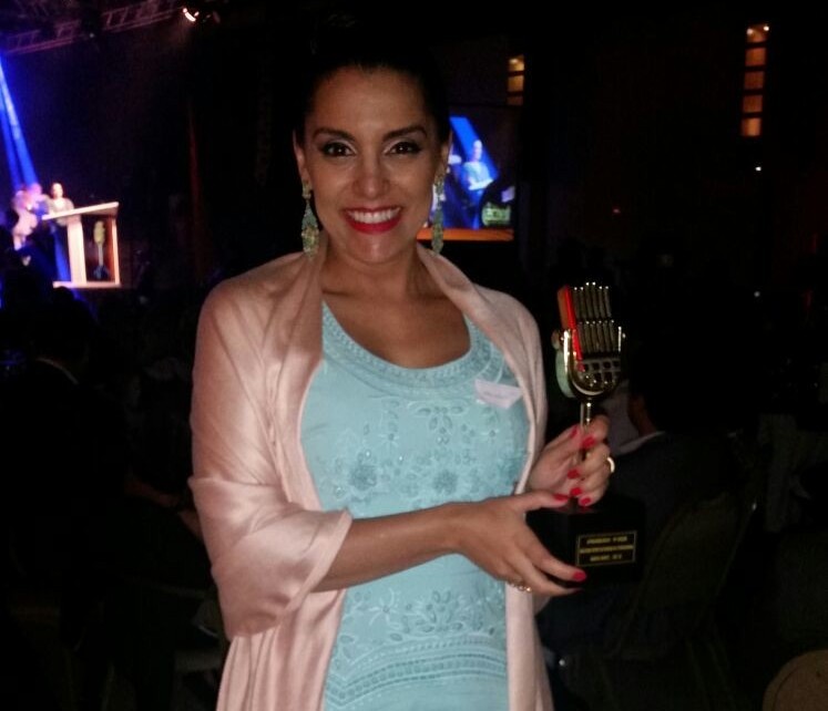 Jornalista do SBT SC é a Melhor Apresentadora no Prêmio Acaert