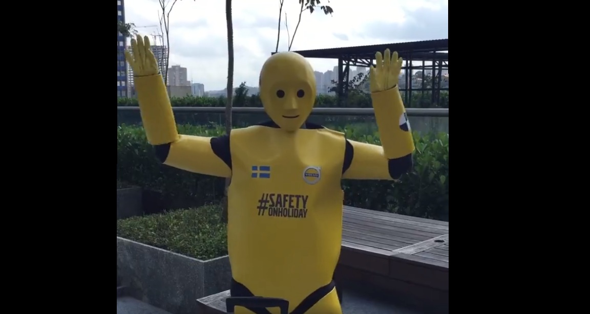 Bonecos de Teste da Volvo chegam ao Brasil em ação para o Carnaval