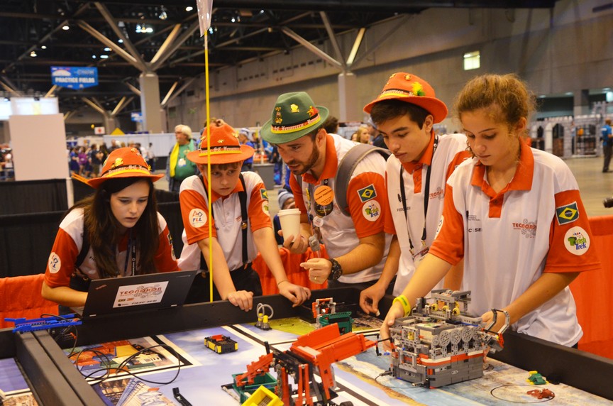 Estudantes catarinenses avançam em competição de robótica nos Estados Unidos