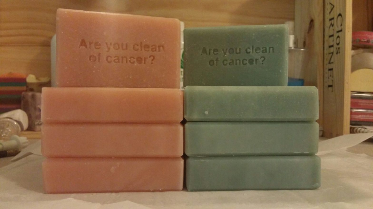 Brasileiro idealiza sabonete que traz informações sobre o câncer