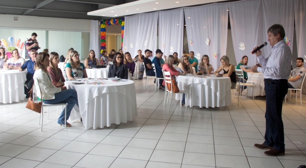 Sescoop/SC lança a campanha Dia de Cooperar em evento com representantes de 31 cooperativas catarinenses
