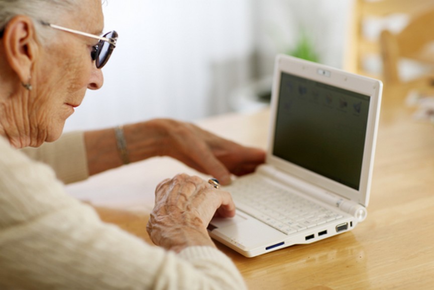 Estudo revela como consumidores idosos usam a internet