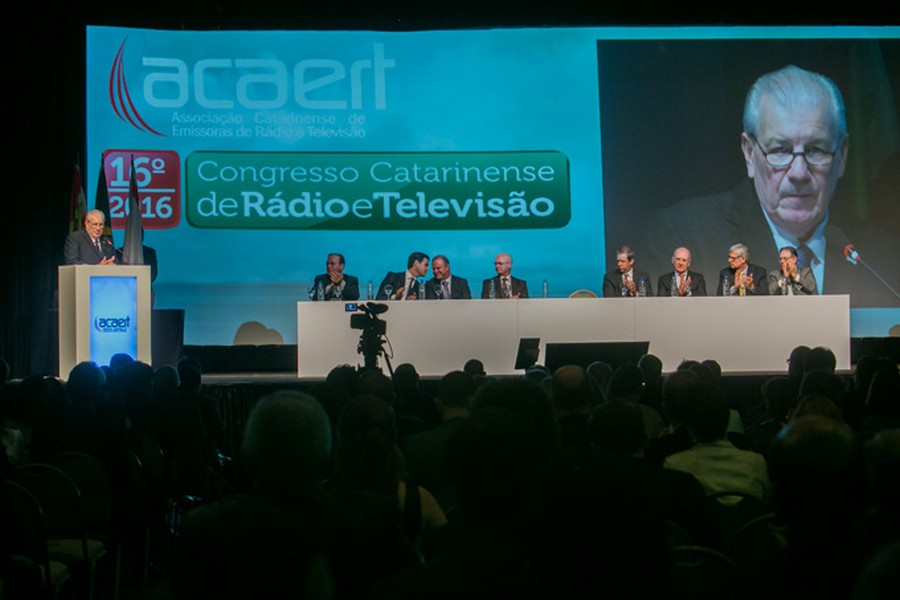 Radiodifusores catarinenses, publicitários e autoridades marcam presença na abertura do 16° Congresso da ACAERT