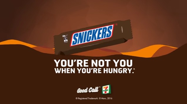 Ação de Snickers reduz preço do chocolate quando internautas não estão de bom humor