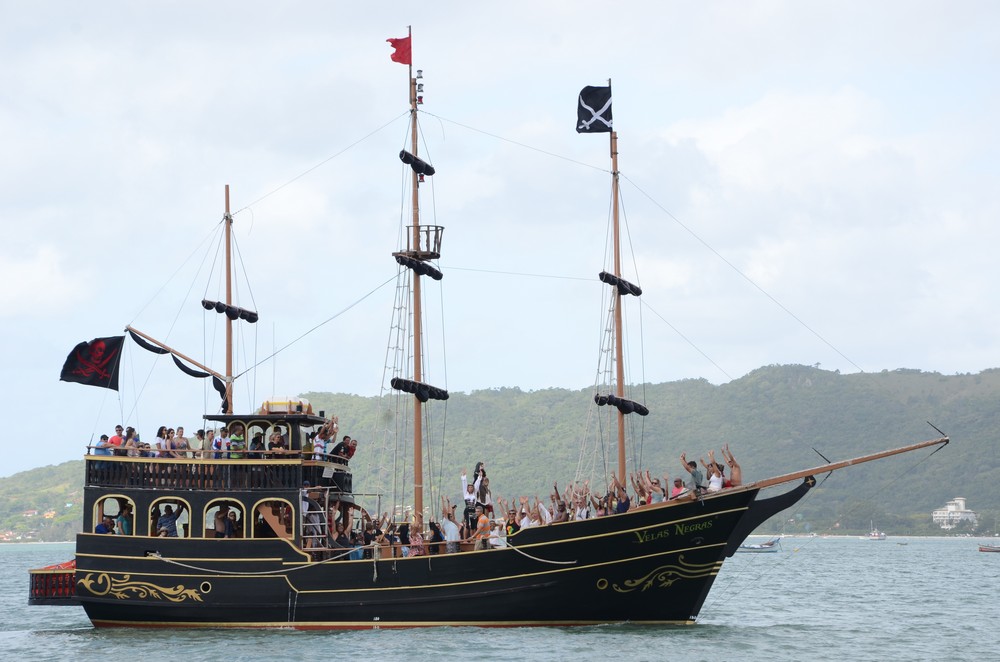 Núcleo de Escunas de Canasvieras da ACIF promove passeios de barco em comemoração ao Dia dos Pais