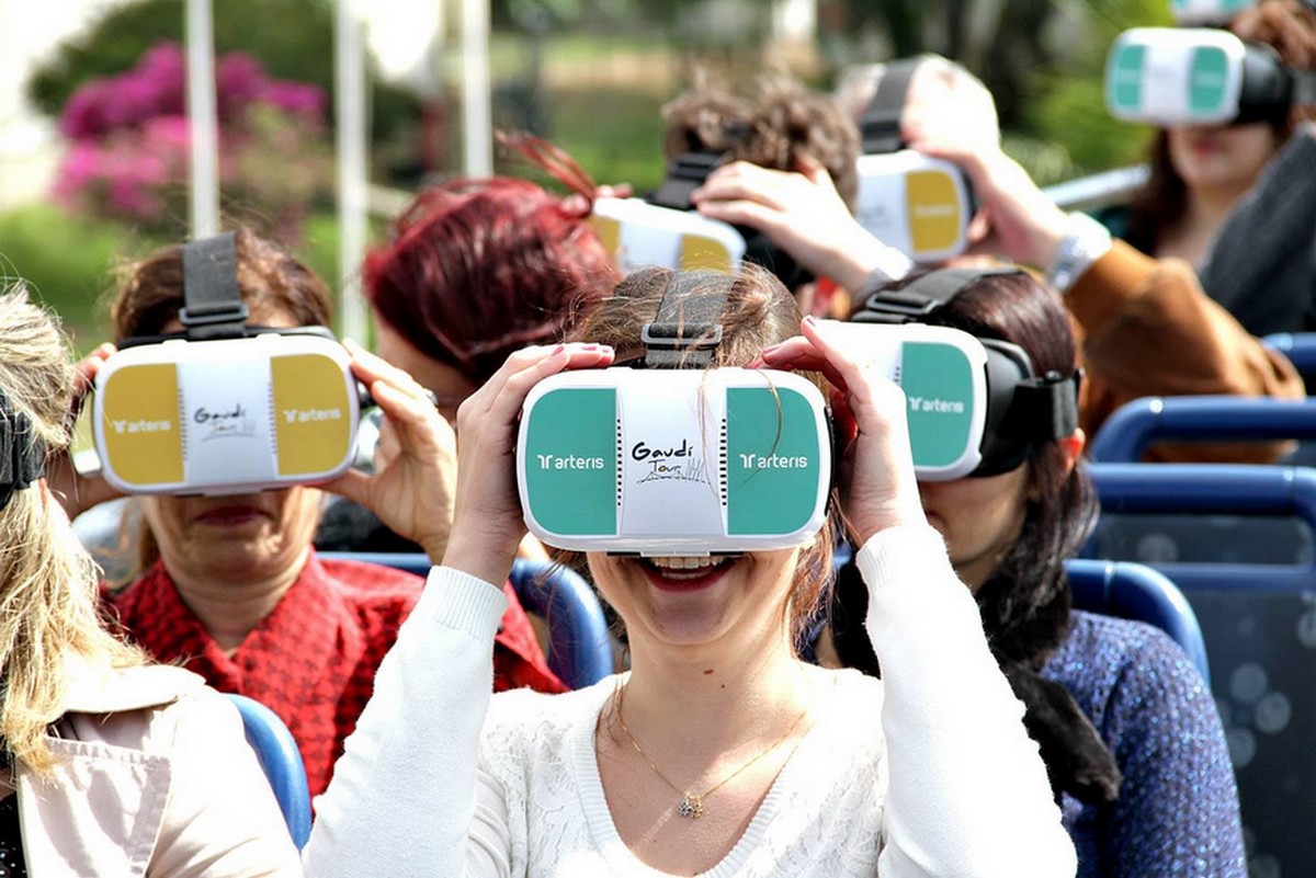 Arteris promove ação de realidade virtual criada pela Dentsu para divulgar a exposição de Gaudí