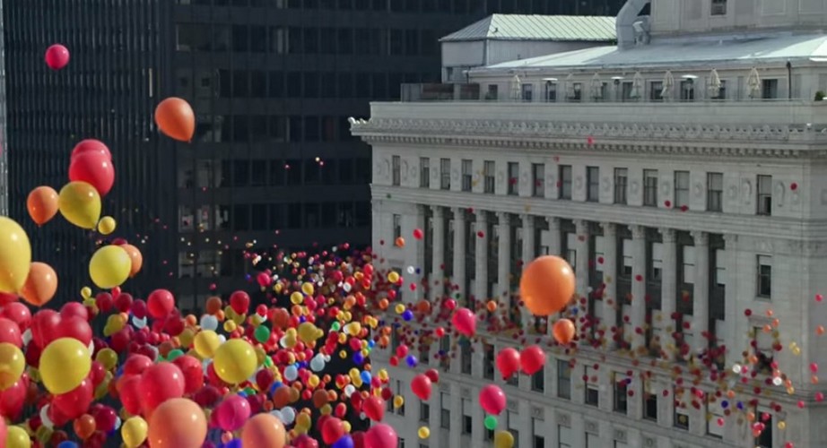 Balões coloridos ilustram novo comercial do iPhone 7