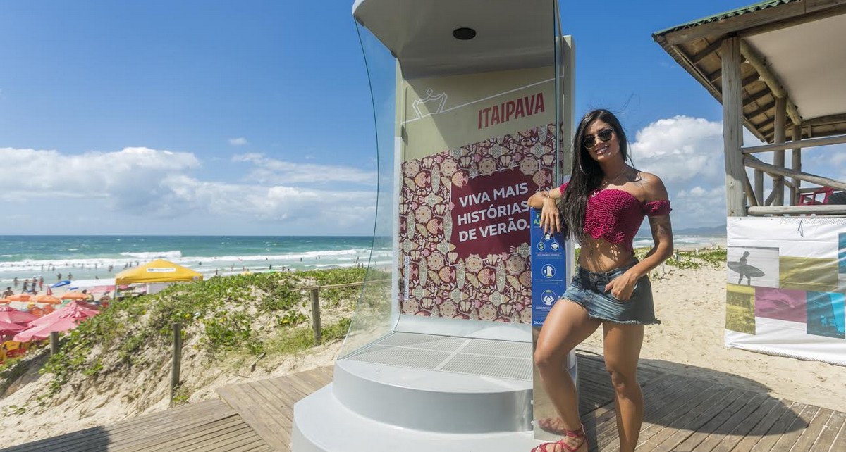 Aline Riscado – Verão da Itaipava – inaugura duchas em Florianópolis