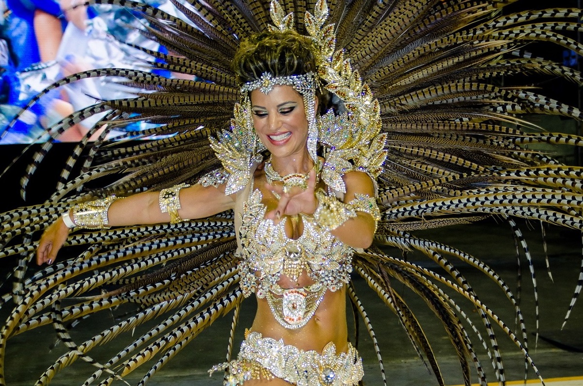 Coluna Ana Lavratti: Especial Carnaval | Eterna rainha Aline Mombelli | DJ Alok em dose dupla