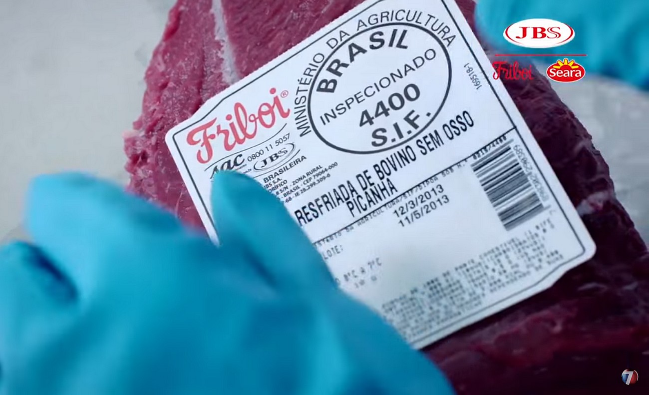 JBS comete gafe ao apresentar carne vencida em comercial que afirma que a qualidade é prioridade da empresa