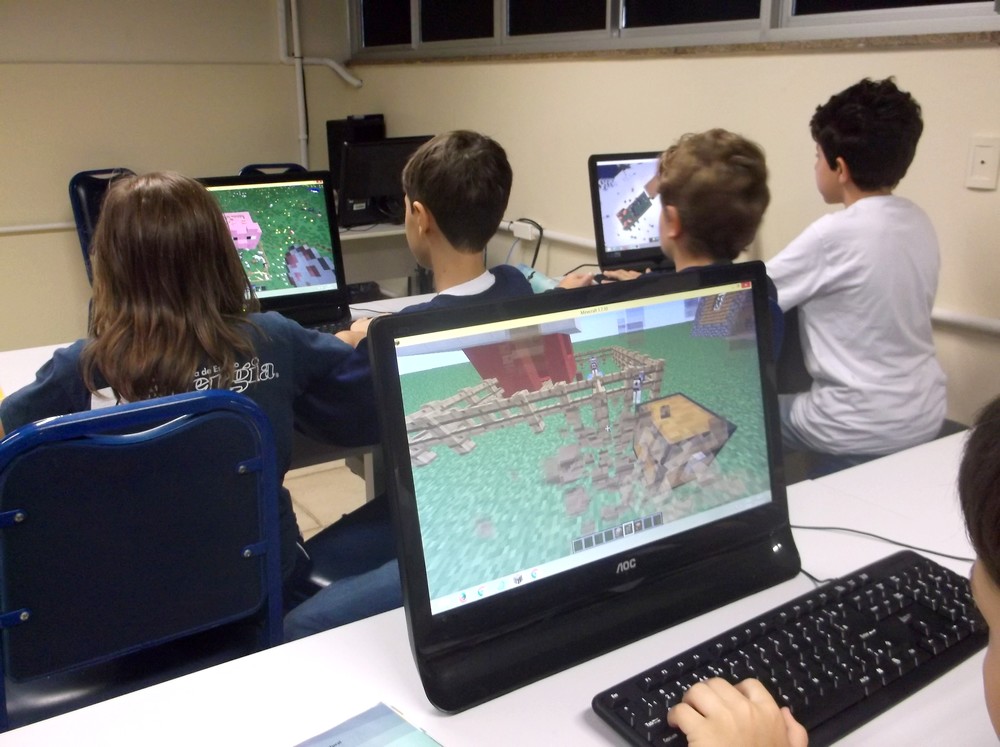 Colégio Energia é o primeiro de Santa Catarina a adotar versão educacional do jogo MineCraft
