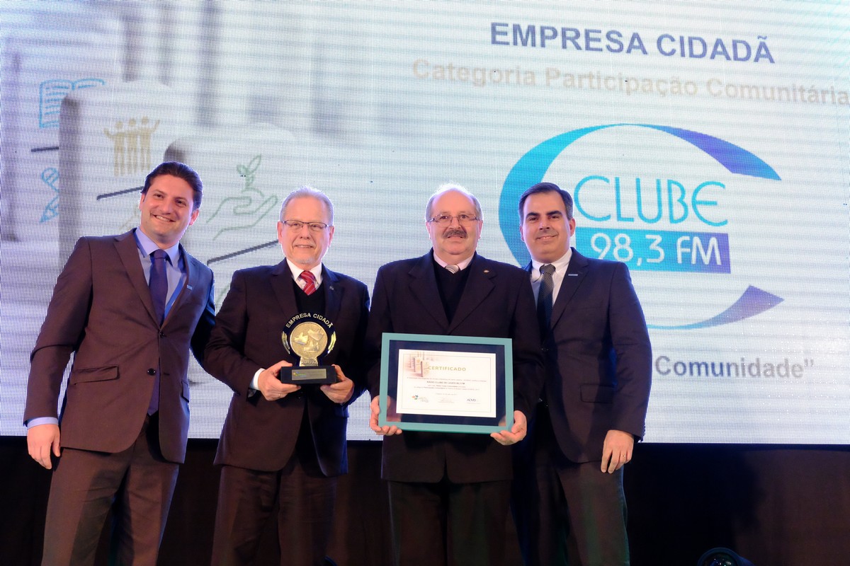 Rádio Clube de Lages 98,3 FM recebe Prêmio Empresa Cidadã ADVB/SC por seu trabalho em prol da comunidade