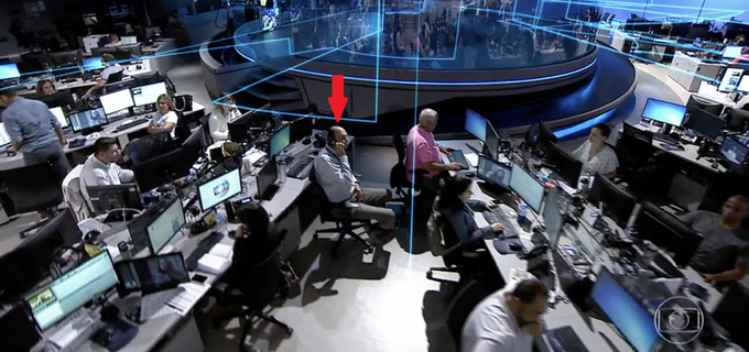Diretor-executivo da Globo vira figurante no cenário do Jornal Nacional