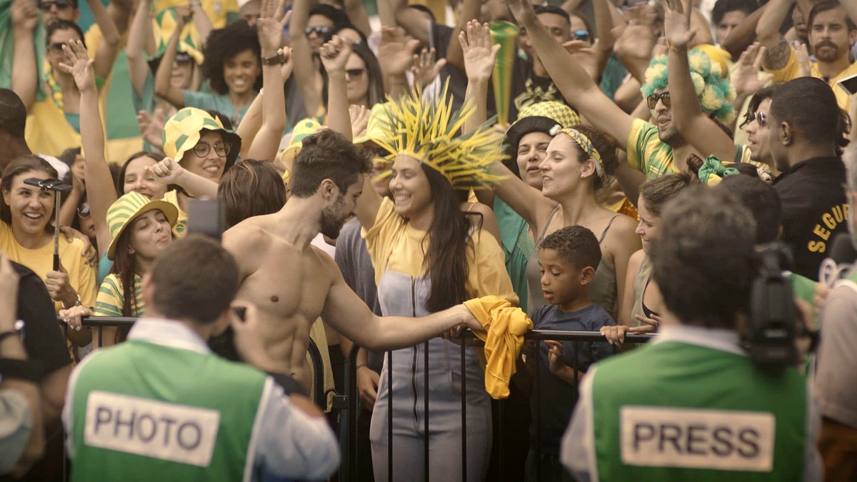 Itaú lança novo filme de apoio ao futebol mostrando trajetória de um menino para realizar seu sonho de vestir a camisa do Brasil em campo
