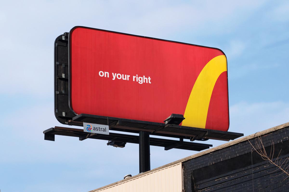 Ação do McDonald’s transforma logomarca em placas de sinalização