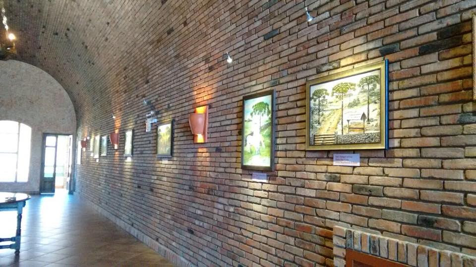 Villa Francioni é palco da exposição que aborda paisagens serranas da artista catarinense Nara de Souza