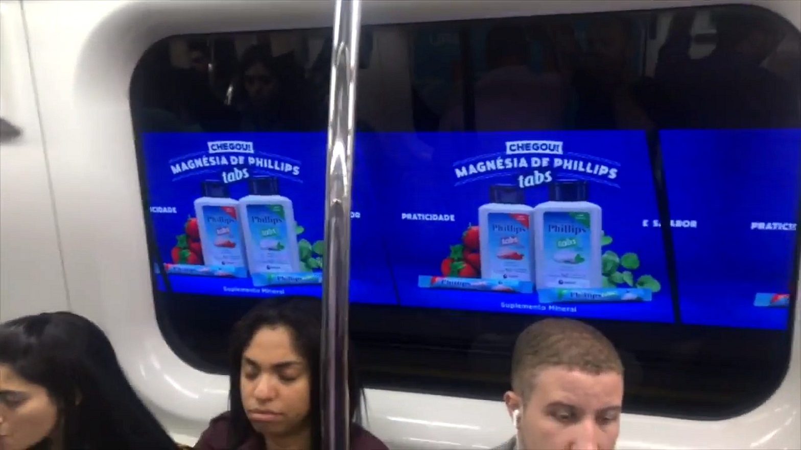 Aspen Pharma veicula campanha do Magnésia de Phillips Tabs dentro do túnel do metrô