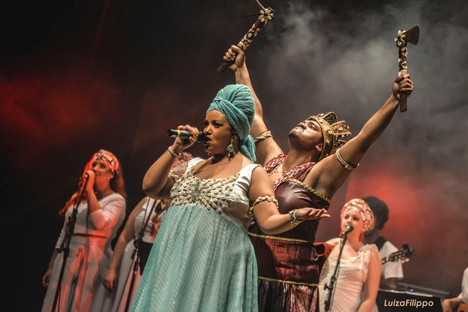 Espetáculo de exaltação das raízes africanas com cantora sucesso no YouTube volta aos palcos da Grande Florianópolis