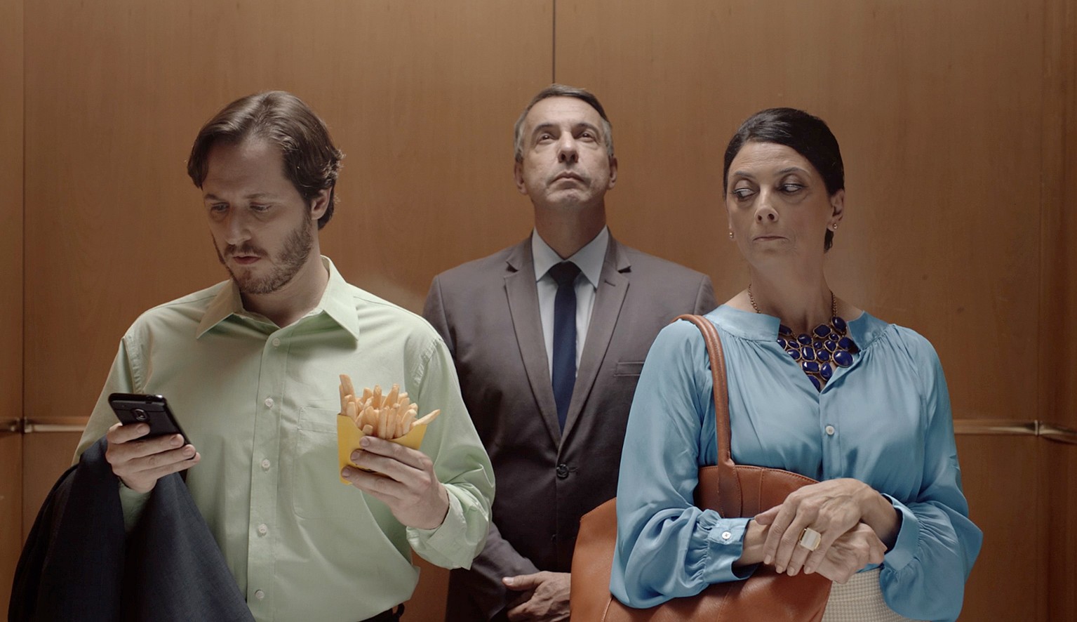 Nova campanha da McCain criada pela CP+B Brasil evidencia como é difícil controlar o instinto de pegar batatas fritas dos outros