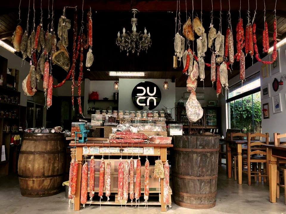 Em Florianópolis, Duca Charcutaria abre o primeiro Pata Negra produzido pela casa