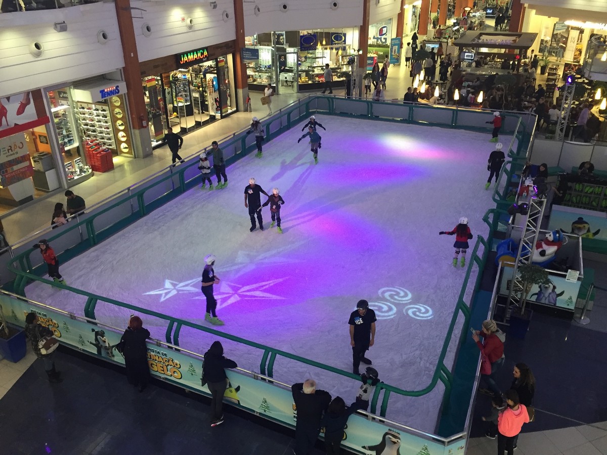 Floripa Shopping entra no clima de inverno com pista de patinação no gelo