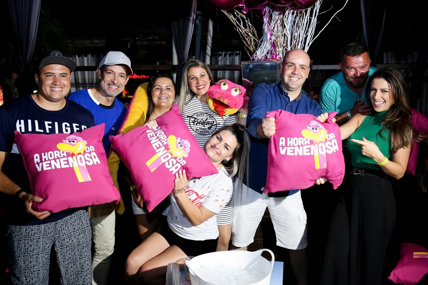 Apresentadores da RICTV celebram sucesso de “A Hora da Venenosa” com o público