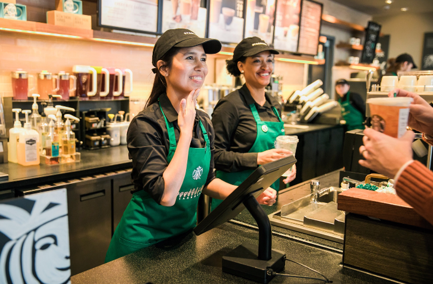 Starbucks inaugura loja que atende por linguagem de sinais nos EUA