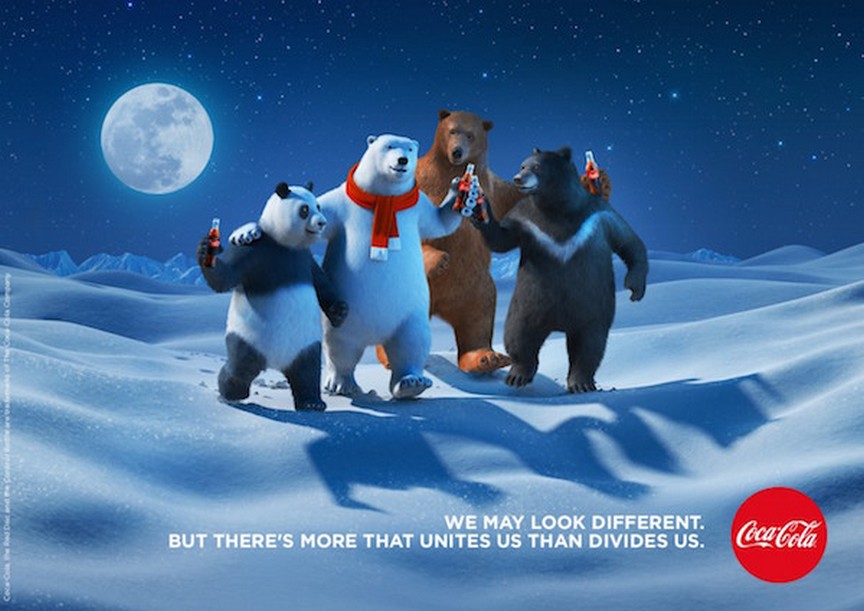 Urso da Coca-Cola convida amigos para celebrar a diversidade
