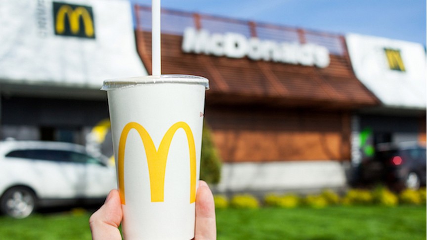 McDonald’s do Reino Unido substitui canudos de plástico por ecológicos e clientes reclamam
