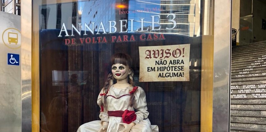 No Brasil, Otima produz cenografia inédita para promover Annabelle 3: De Volta para Casa