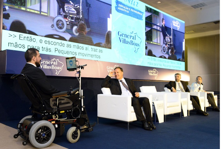 Instituto SENAI de Inovação de SC cria cadeira de rodas comandada pelo movimento ocular