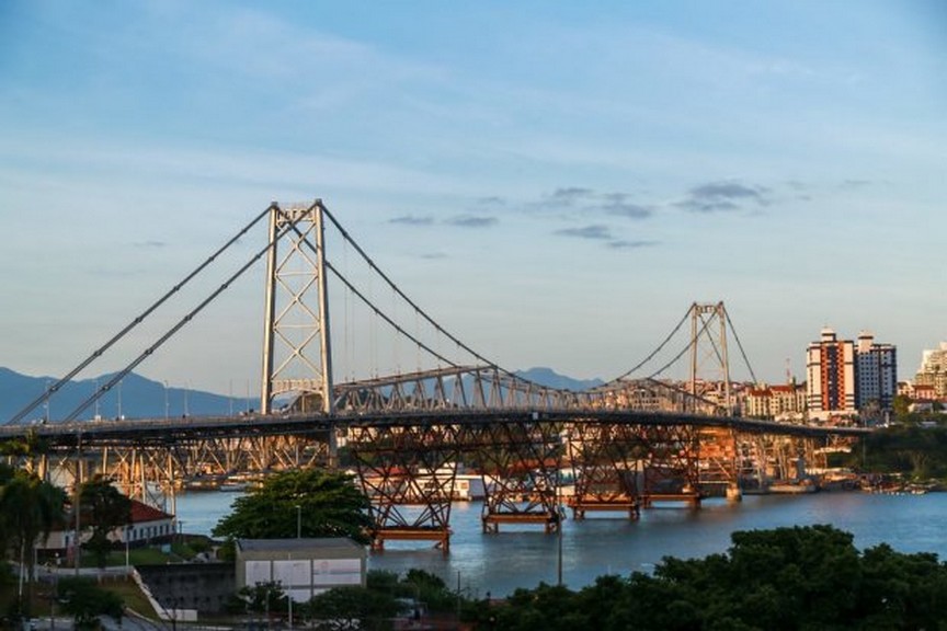Tráfego de veículos oficiais e transporte coletivo será liberado na Ponte Hercílio Luz a partir desta segunda-feira (27)