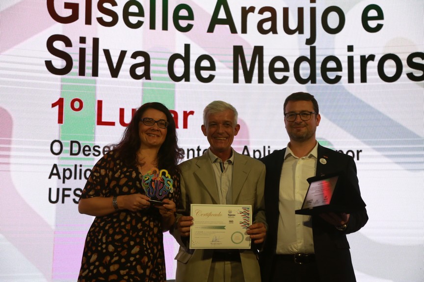 Professora de escola pública em Florianópolis é finalista no Prêmio Inovação Catarinense