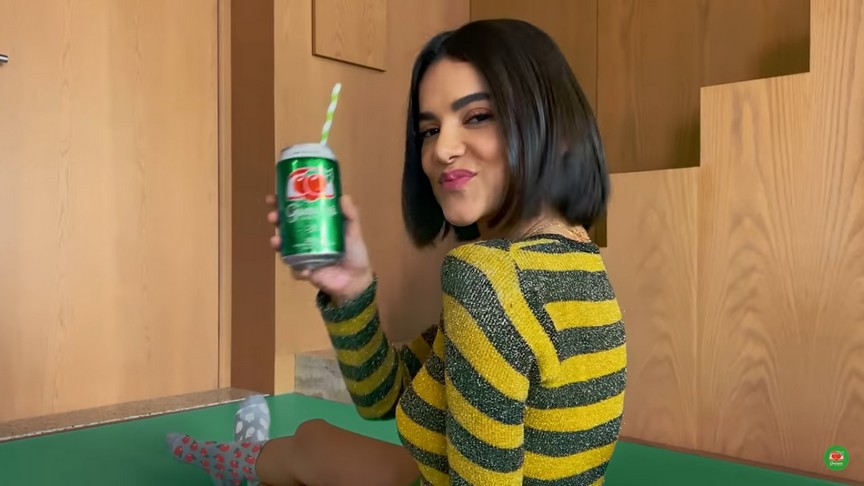 Manu Gavassi é a nova estrela do icônico jingle ‘Pipoca e Guaraná’