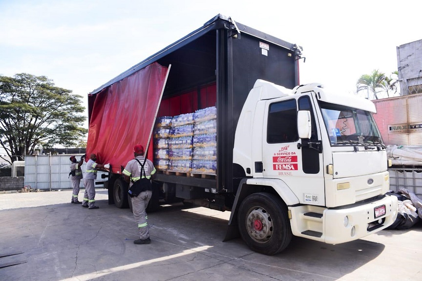 Palhoça recebe doações do movimento “Por Todas as Mesas” da Coca-Cola FEMSA