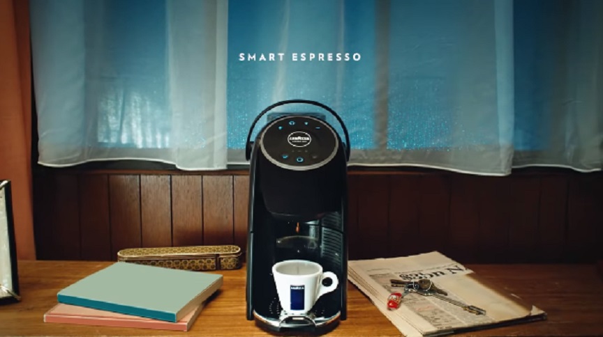Campanha apresenta primeira máquina de café com Alexa integrada