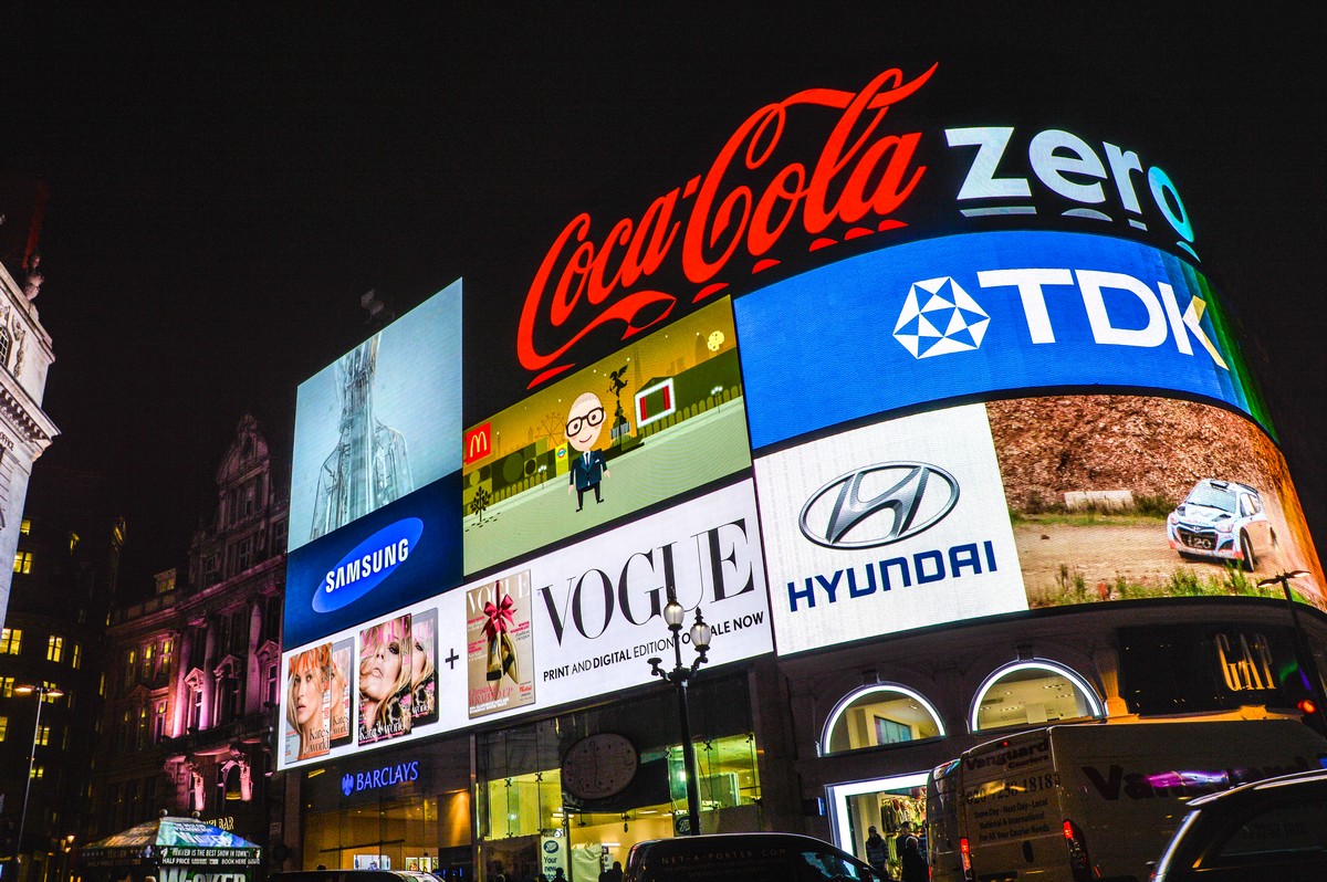 Quanto custa anunciar na tela gigante da Nasdaq na Times Square