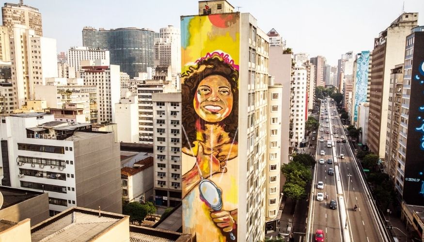 Painéis espalhados por diversas cidades do Brasil homenageiam motoristas de aplicativo