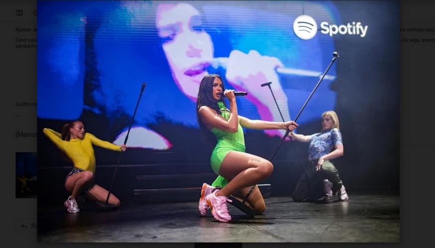 Dua Lipa dá show em palco do Spotify em Cannes