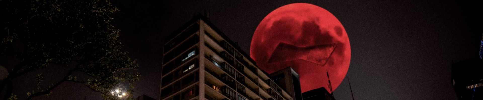 Budweiser sobe Super Lua vermelha inspirada no The Weeknd no céu de São Paulo