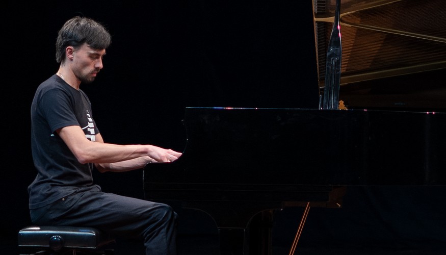 Coluna Entretenimento | Conversa Culturais com Bruno Hrabovsky sobre o Rock ao Piano