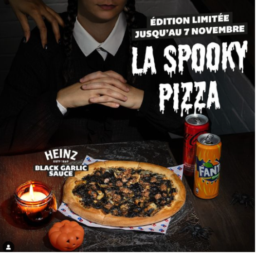 Pizza preta e gelada na comemoração do Halloween na parceria de Domino's e Heinz