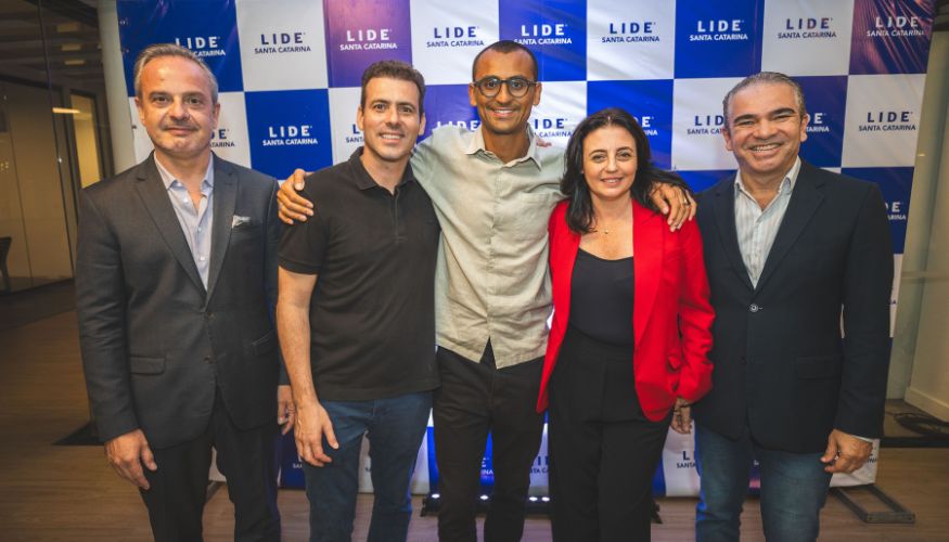 Edu Lyra, fundador e CEO do Instituto Gerando Falcões, fez palestra no LIDE SC