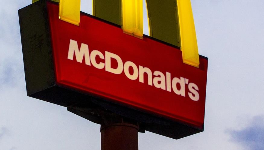 Campanha do McHappy Day, do McDonald’s, deixa apenas quatro letras acesas do nome da marca