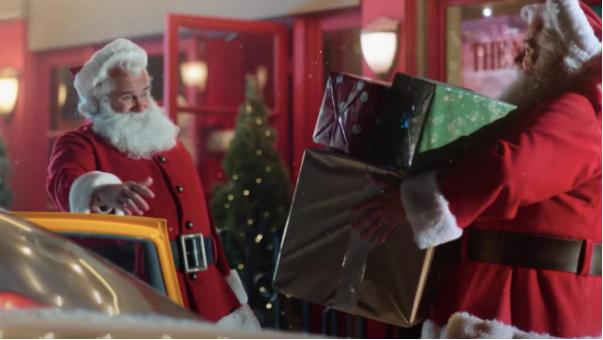 Campanha de Natal da Coca-Cola sugere um mundo cheio de Papai Noel e aposta em IA
