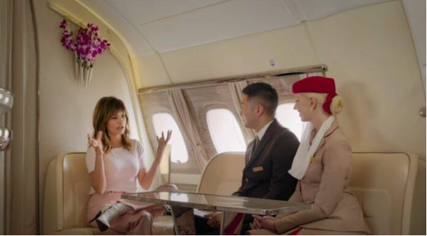 A atriz Penelope Cruz na Emirates para nova ação publicitária da empresa 