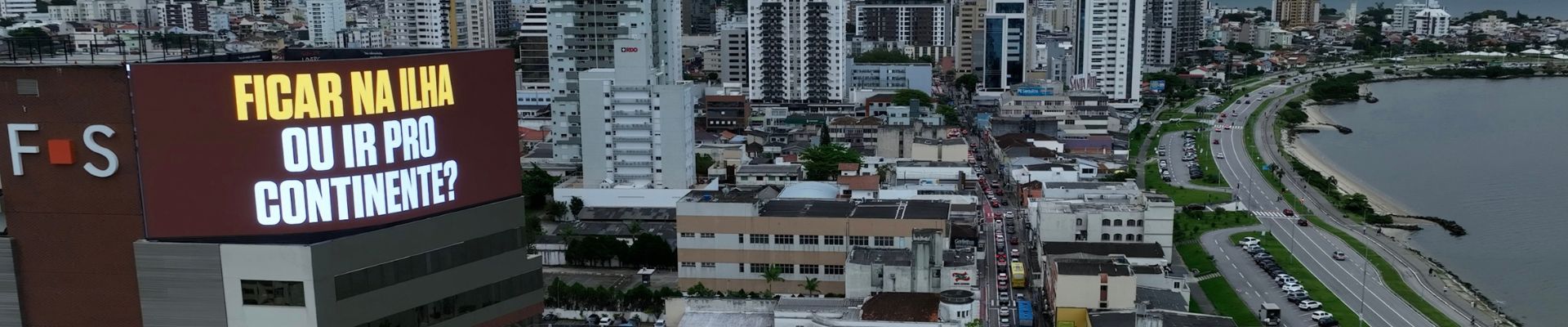 SNICKERS lança campanha em mídia D|OOH em Florianópolis