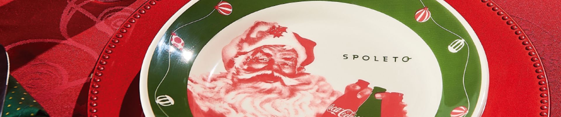 Em parceria com a Coca-Cola, Spoleto lança estampa especial para o Natal