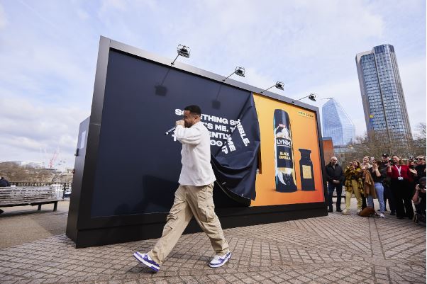 Nova campanha do Axe contrata diversos talentos para divulgação de nova fragrância